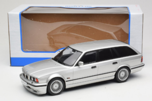 BMW Alpina B10 E34 4.6 Touring Sølv MCG 1:18 MCG18332MCW Metal — billede 6 af 6