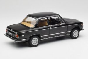 BMW 2002 L E10 Sort AUTOart 1:18 70603 Metal — billede 3 af 8