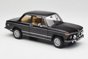 BMW 2002 L E10 Sort AUTOart 1:18 70603 Metal — billede 6 af 8