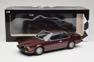 BMW 635 CSi E24 Karmesinrot Metallic Minichamps 1:18 155028105 Metal — billede 6 af 6