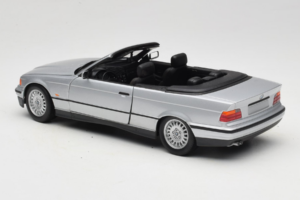 BMW 3 Series E36 Cabriolet Sølv UT Models 1:18 BMW008 Metal — billede 7 af 8