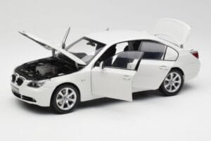 BMW E60 545i Alpine Hvid Kyosho 1:18 08591W Metal — billede 2 af 8