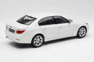 BMW E60 545i Alpine Hvid Kyosho 1:18 08591W Metal — billede 3 af 8