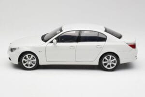 BMW E60 545i Alpine Hvid Kyosho 1:18 08591W Metal — billede 4 af 8