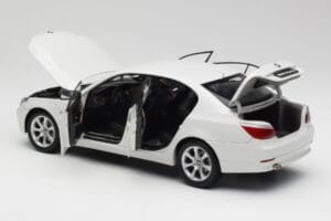 BMW E60 545i Alpine Hvid Kyosho 1:18 08591W Metal — billede 5 af 8