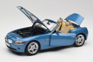BMW Z4 E85 Maldives Blue Bburago 1:18 34046BLUE Metal — billede 2 af 8