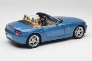 BMW Z4 E85 Maldives Blue Bburago 1:18 34046BLUE Metal — billede 3 af 8