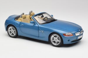 BMW Z4 E85 Maldives Blue Bburago 1:18 34046BLUE Metal — billede 6 af 8