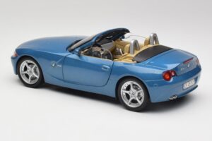 BMW Z4 E85 Maldives Blue Bburago 1:18 34046BLUE Metal — billede 7 af 8