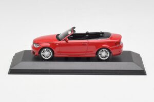 BMW 1-serie E88 Cabriolet Karmosinrød Minichamps 1:43 431026230 Metal