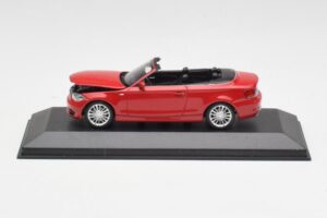 BMW 1-serie E88 Cabriolet Karmosinrød Minichamps 1:43 431026230 Metal — billede 5 af 5