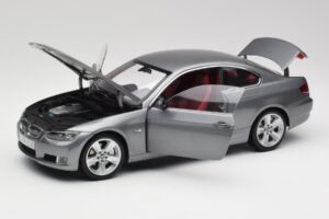 BMW 330i E92 Coupe Grå Metallic Kyosho 1:18 80430407220 Metal — billede 2 af 8
