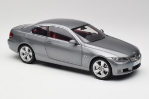 BMW 330i E92 Coupe Grå Metallic Kyosho 1:18 80430407220 Metal — billede 6 af 8