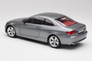 BMW 330i E92 Coupe Grå Metallic Kyosho 1:18 80430407220 Metal — billede 7 af 8