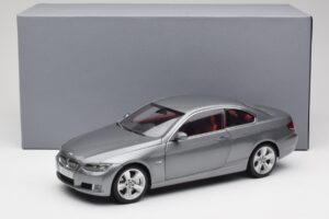 BMW 330i E92 Coupe Grå Metallic Kyosho 1:18 80430407220 Metal — billede 8 af 8