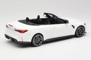 BMW M4 G82 Cabriolet Alpine White Minichamps 1:18 155021031 Metal — billede 2 af 6