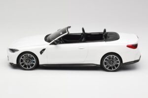 BMW M4 G82 Cabriolet Alpine White Minichamps 1:18 155021031 Metal — billede 3 af 6