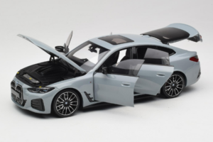 BMW i4 G26 Grey Metallic Minichamps 1:18 110023010 Metal — billede 2 af 8