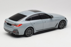 BMW i4 G26 Grey Metallic Minichamps 1:18 110023010 Metal — billede 3 af 8