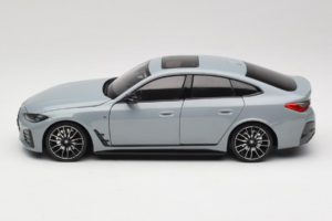 BMW i4 G26 Grey Metallic Minichamps 1:18 110023010 Metal — billede 4 af 8