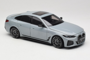 BMW i4 G26 Grey Metallic Minichamps 1:18 110023010 Metal — billede 6 af 8