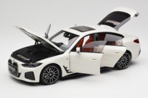 BMW i4 M50 G26 Alpine White Minichamps 1:18 110023011 Metal — billede 2 af 8