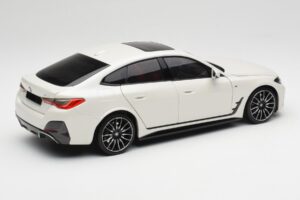 BMW i4 M50 G26 Alpine White Minichamps 1:18 110023011 Metal — billede 3 af 8