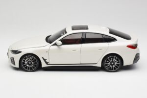 BMW i4 M50 G26 Alpine White Minichamps 1:18 110023011 Metal — billede 4 af 8