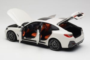 BMW i4 M50 G26 Alpine White Minichamps 1:18 110023011 Metal — billede 5 af 8