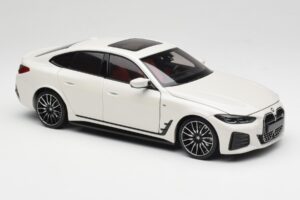 BMW i4 M50 G26 Alpine White Minichamps 1:18 110023011 Metal — billede 6 af 8