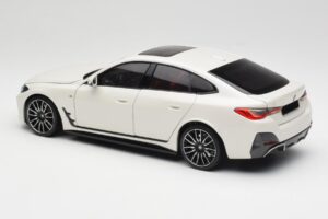 BMW i4 M50 G26 Alpine White Minichamps 1:18 110023011 Metal — billede 7 af 8