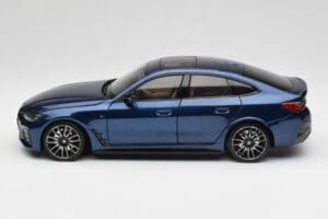 BMW i4 M50 G26 Portimao Blue Minichamps 1:18 110023012 Metal — billede 4 af 8