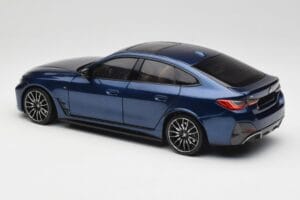 BMW i4 M50 G26 Portimao Blue Minichamps 1:18 110023012 Metal — billede 7 af 8