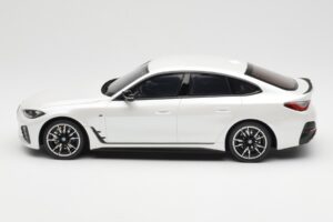 BMW i4 M50 G26 Mineral Hvid Metallic Otto 1:18 OT1074 Resin — billede 3 af 6