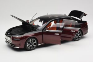 BMW i7 G70 Black & Red Metallic Minichamps 1:18 110023201 Metal — billede 2 af 8