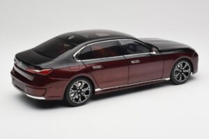 BMW i7 G70 Black & Red Metallic Minichamps 1:18 110023201 Metal — billede 3 af 8