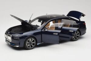 BMW i7 G70 Blue Metallic Minichamps 1:18 110023202 Metal — billede 2 af 8