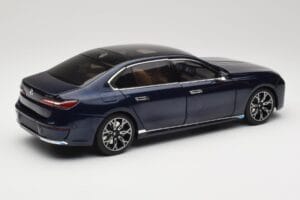 BMW i7 G70 Blue Metallic Minichamps 1:18 110023202 Metal — billede 3 af 8