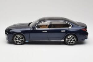 BMW i7 G70 Blue Metallic Minichamps 1:18 110023202 Metal — billede 4 af 8
