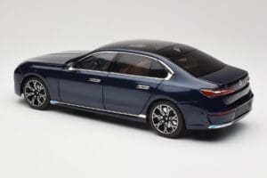 BMW i7 G70 Blue Metallic Minichamps 1:18 110023202 Metal — billede 7 af 8