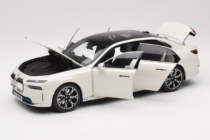BMW i7 G70 White Metallic Minichamps 1:18 110023200 Metal — billede 2 af 8