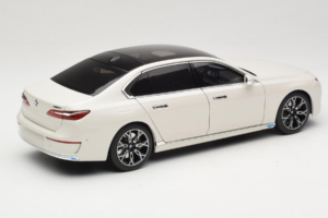 BMW i7 G70 White Metallic Minichamps 1:18 110023200 Metal — billede 3 af 8