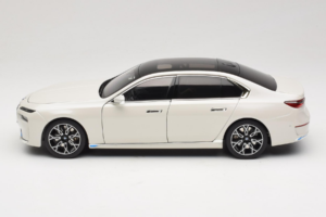 BMW i7 G70 White Metallic Minichamps 1:18 110023200 Metal — billede 4 af 8