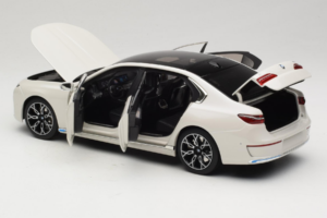 BMW i7 G70 White Metallic Minichamps 1:18 110023200 Metal — billede 5 af 8