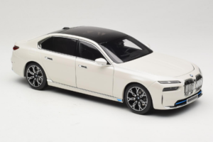 BMW i7 G70 White Metallic Minichamps 1:18 110023200 Metal — billede 6 af 8