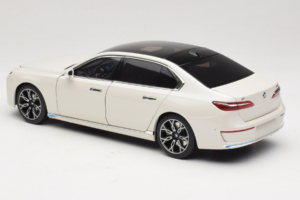 BMW i7 G70 White Metallic Minichamps 1:18 110023200 Metal — billede 7 af 8