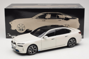 BMW i7 G70 White Metallic Minichamps 1:18 110023200 Metal — billede 8 af 8