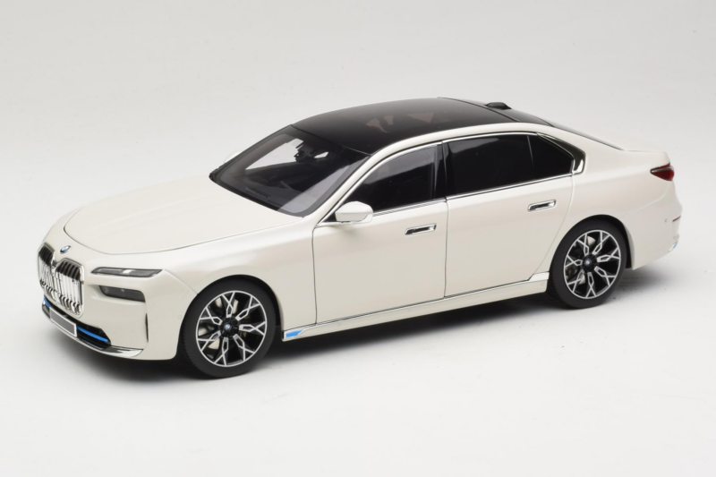 BMW i7 G70 White Metallic Minichamps 1:18 110023200 Metal