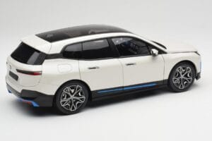 BMW iX Alpine White Minichamps 1:18 110023102 Metal — billede 3 af 8