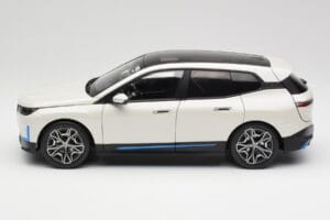 BMW iX Alpine White Minichamps 1:18 110023102 Metal — billede 4 af 8
